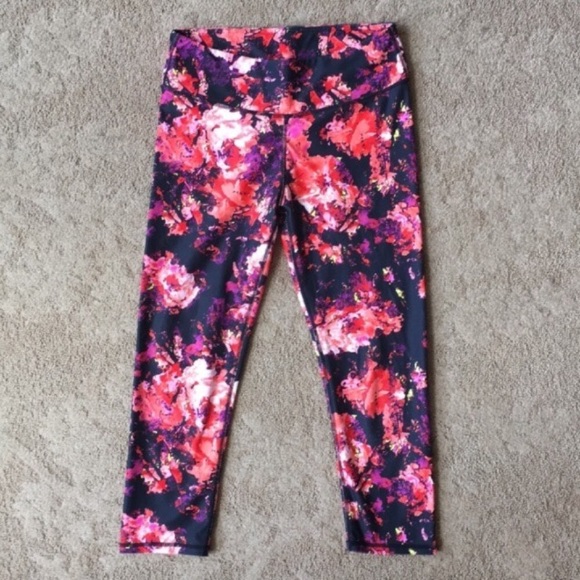 Fabletics PowerHold Crop Mid-Rise Floral Leggings - Picture 2 of 6